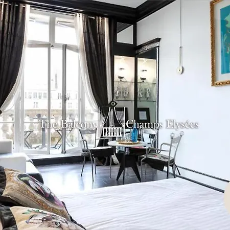 The Balcony Avenue Champs-elysees Apartment *